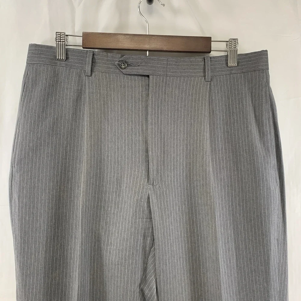 Tommy Hilfiger 2Pc Gray‎ Pinstripe Wool Suit Mens 41R / 34 x 30 Jacket Pants